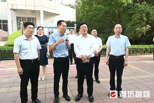 不敢了？侯赛因亚洲杯庆祝太久染红，回国后庆祝完光速跑回球场